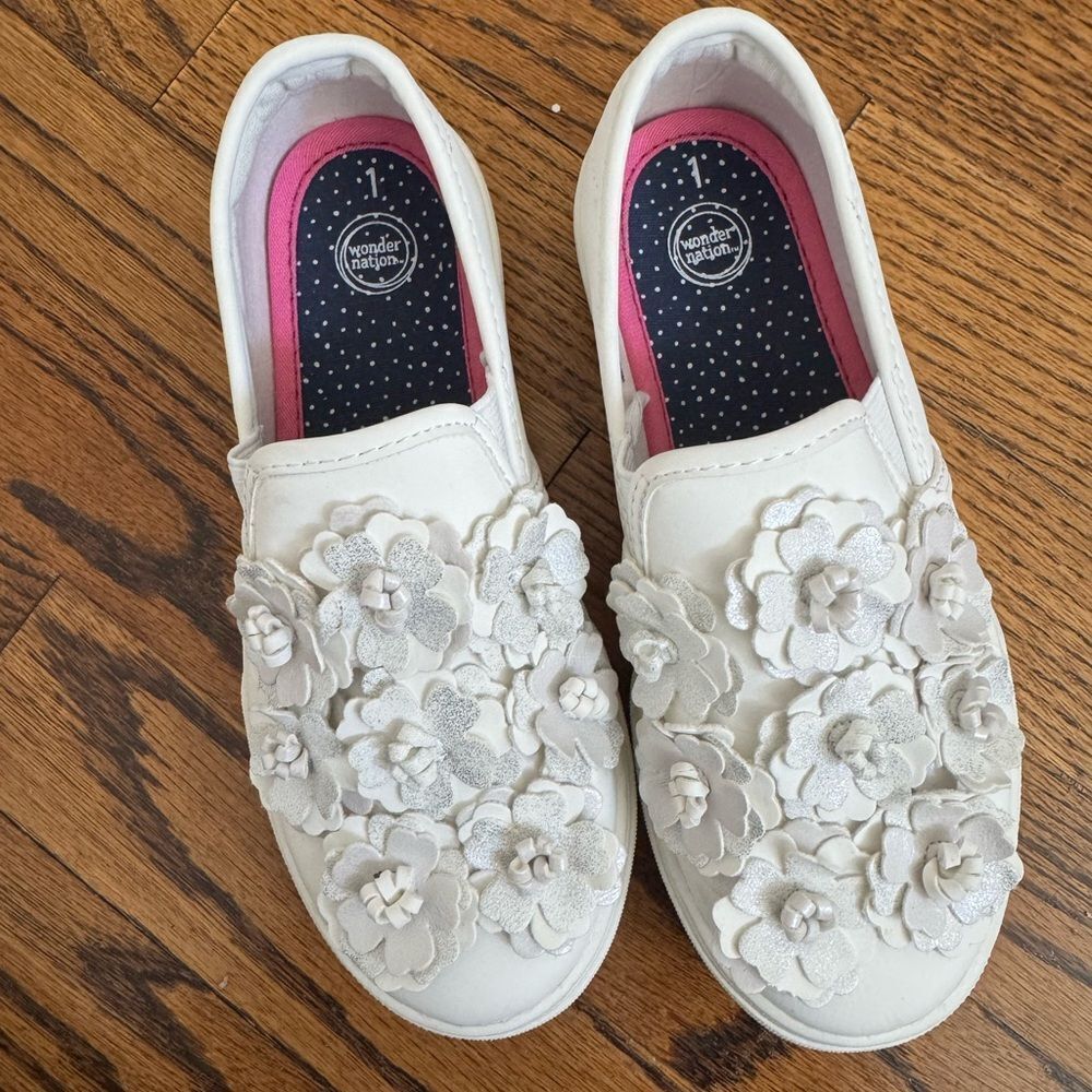 WONDER NATION White Floral Slip-On Sneakers Shoes Excellent Sz Girls 1